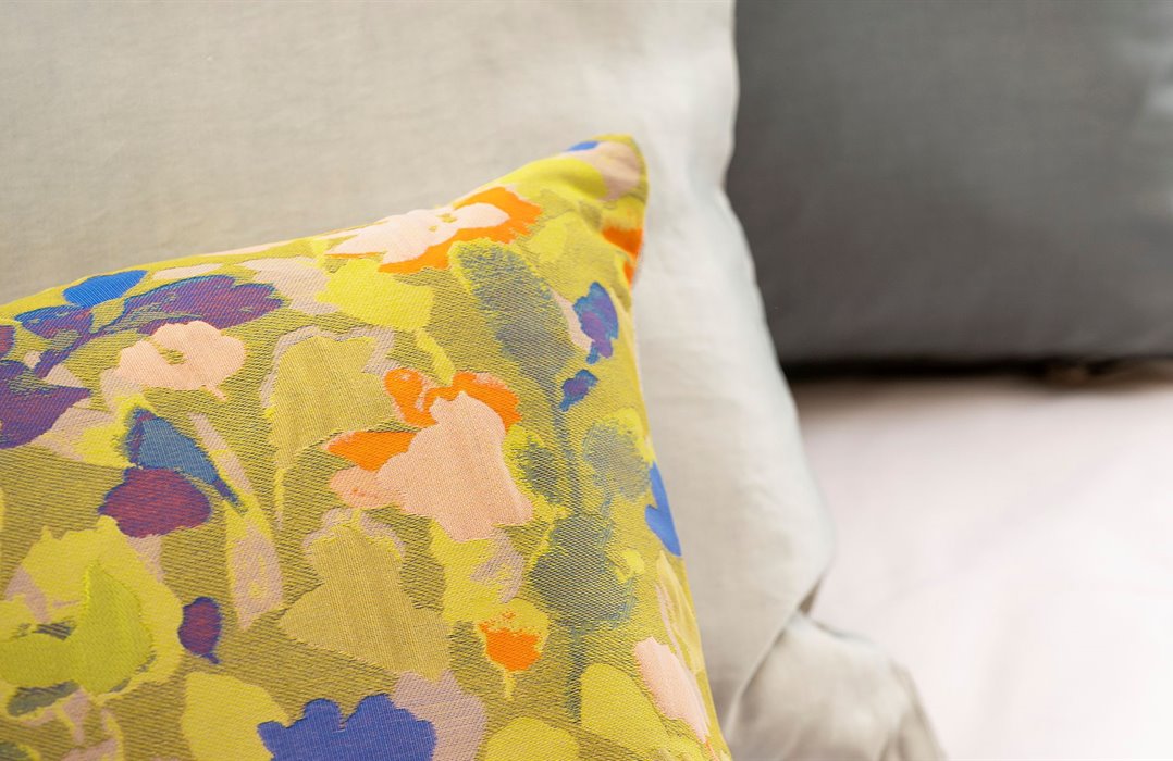 Mrs.Me home couture - cushion Petal Yellow detail1 WEBS